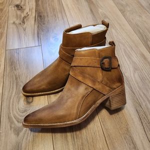 NEW Free People Washed Anckle Boots in Tan Leather